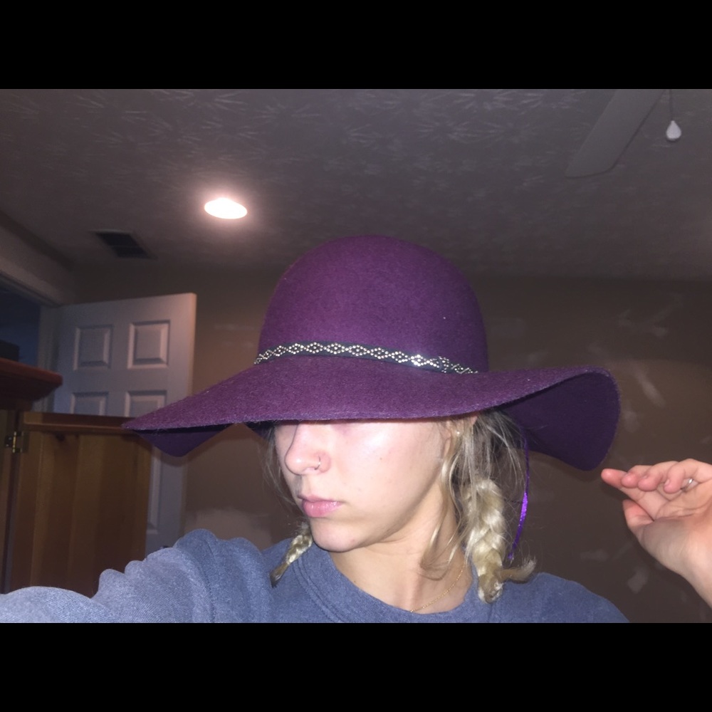 Floppy hat